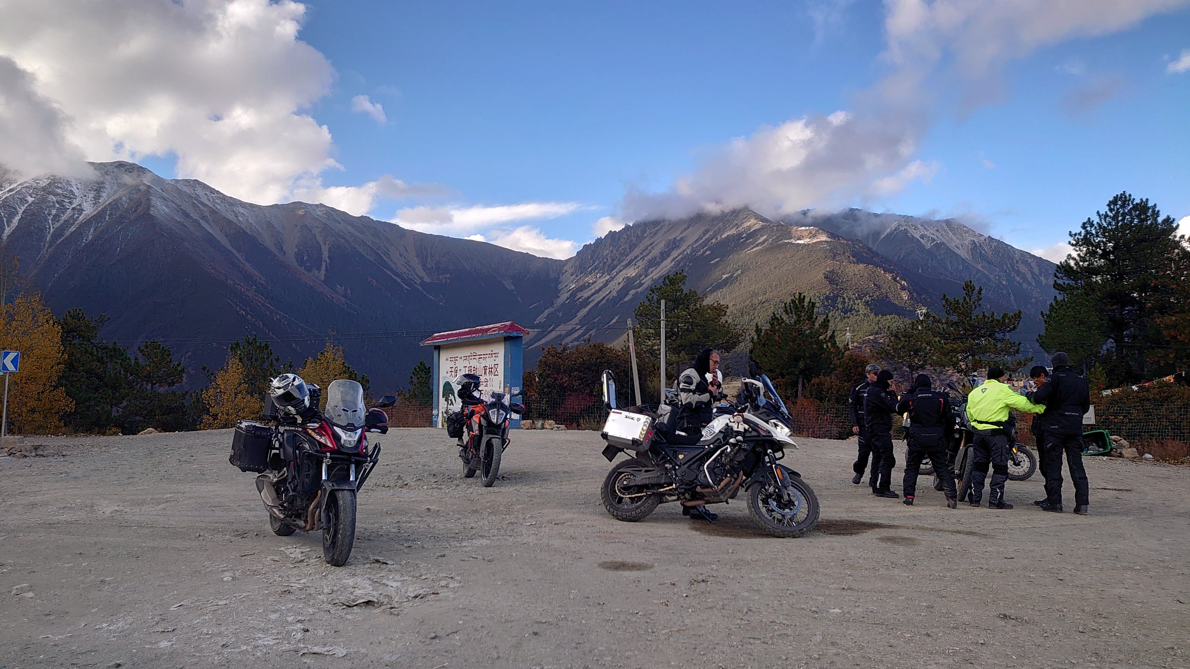 Hanoi - Yunnan - Tibet - Everest Base Camp road trip